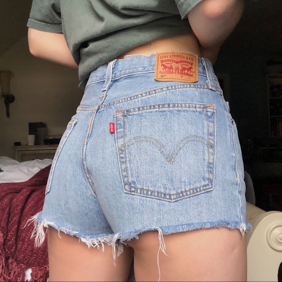 AUTHENTIC Levi’s 501 cutoff denim shorts size 27 - Picture 1 of 5
